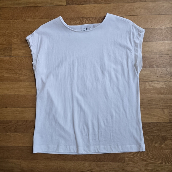 LOFT Tops - LOFT Petite Modern Wedge Cap Sleeve Tee | White | Medium